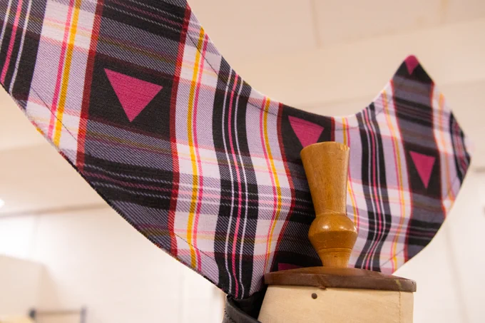 A detail of Craig’s tartan, on his movie-inspired stand-up collar.
