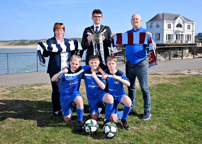 Coleraine Academy players Harry Hunt, Harry Blair and Daniel Caskey are pictured with Councillor Ciarán McQuillan, Mayor of Causeway Coast & Glens Borough Council; Wilma Erskine, Director of the Budget Energy SuperCupNI; and Brian Hutchinson, representative of Uhlsport, at the Arcadia in Portrush to announce that English Premier League giants West Ham United and Tottenham Hotspur will headline a world-class 16-team line-up in the Boys’ Junior Section at the 2025 Budget Energy SuperCupNI.