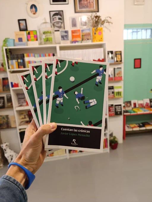 Cuentan las crónicas en la tienda La Cápsula en Cádiz. Disponibles ejemplares de este libro de fútbol.