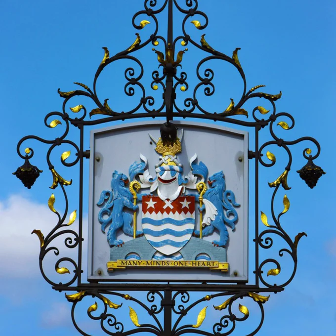 Chelmsford city centre sign with crest and motto “Many minds, one heart”.