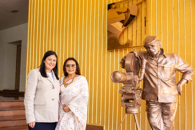 Culture Secetary Lisa Nandy meets with people at the Yash Raj Films studio in India