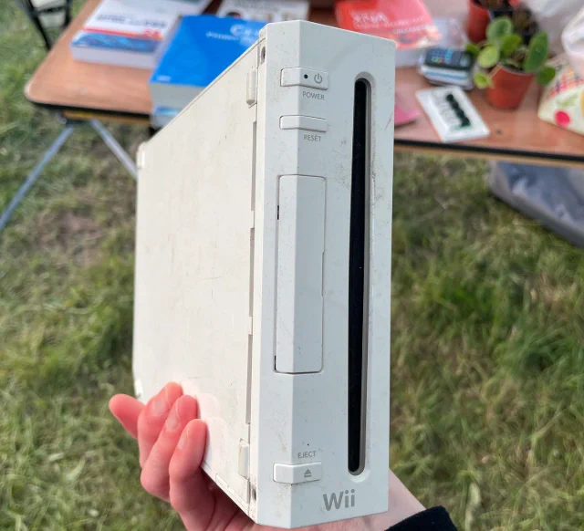 Une Wii un peu sale qui servira de serveur web