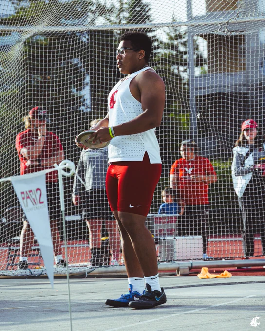 A photo of Kai Twaddle-Dunham in the discus ring at the Cougar Classic
