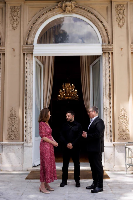 Keir Starmer, Victoria Starmer and President Zelenskyy meet in Rome. 