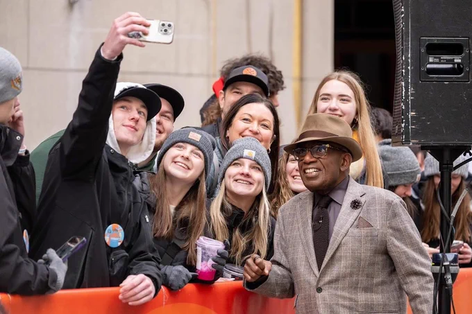 Al Roker poses for a selfie with fans on the Rockefeller Center Plaza during a TODAY Show broadcast.