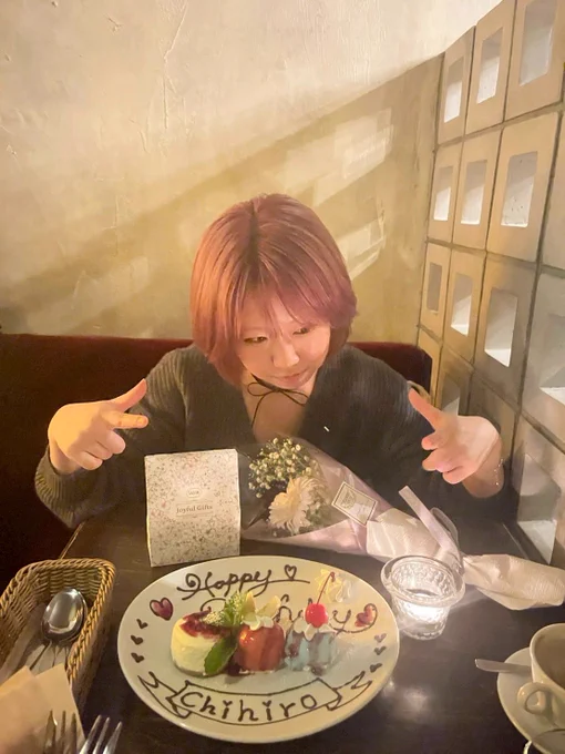 幼稚園からずっと一緒のだいすきBestieがサプライズでお祝いしてくれました🥹🩷
19日で19歳ってなんかスペシャルで嬉しい笑
ありがとう🎀🤍