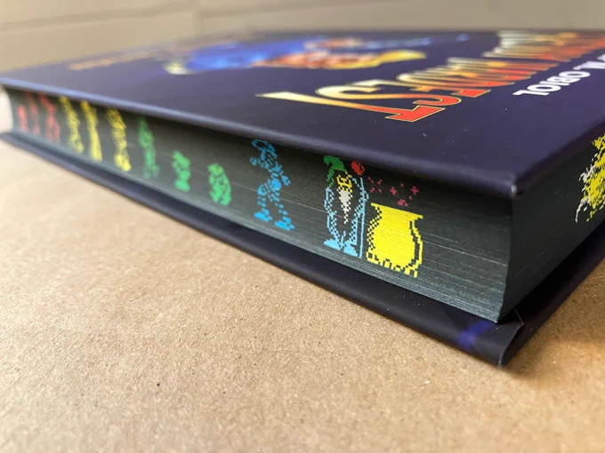 Canto Lateral pintado de la novela Freddy Hardest La Última Misión escrita por JosepM. Obiol y publicad por LeFreak Ediciones