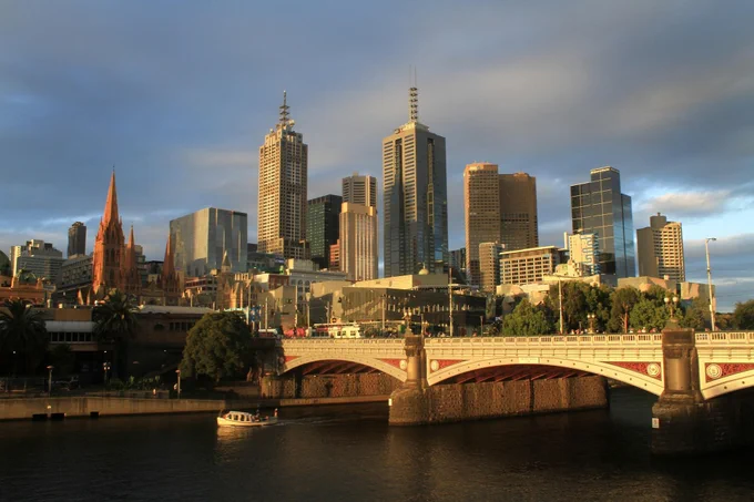 Cityscape of Melbourne showing Yarra River and Princes Bridge in the foreground