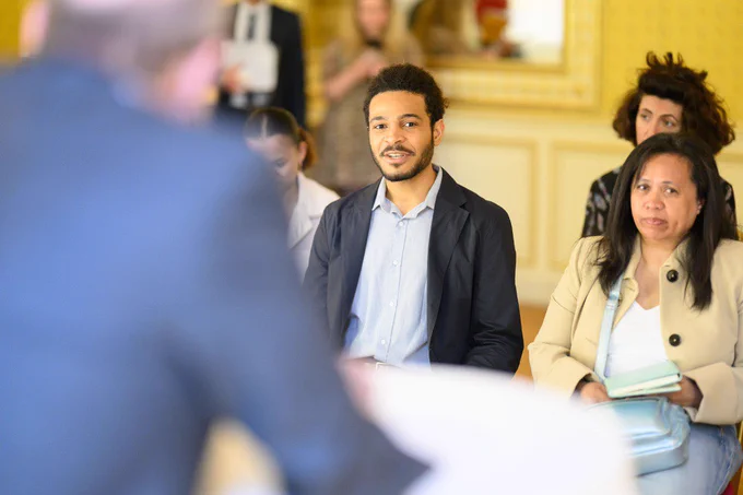 Un élève échange avec le Ministre.