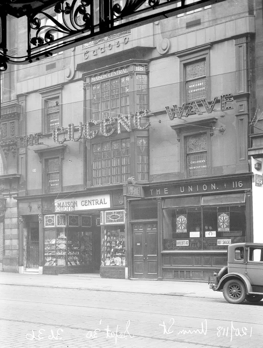 Shop fronts at 120-118 Union St, 1930, with a wonderful view of The Ca d’Oro .
Archive Ref: D-CA8/3369