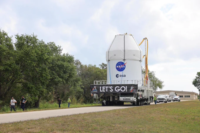 Exploration Ground Systems teams transport the agency’s Artemis II Orion spacecraft from the Neil A. Armstrong Operations and Checkout Building to the Multi-Payload Processing Facility at Kennedy Space Center.