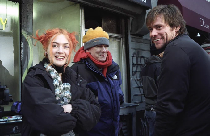 A behind the scenes still from Eternal Sunshine Of The Spotless Mind featuring Kate Winslet, Michel Gondry and Jim Carrey.