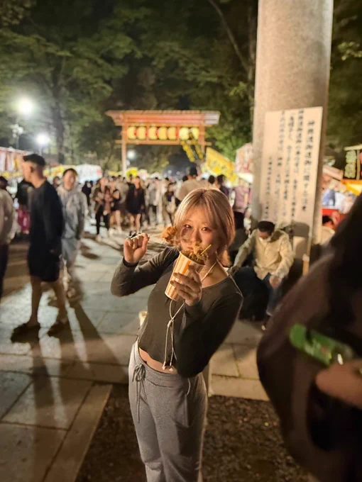 高校の友達とお祭りに行きました！
たこやきにクレープにたくさん食べたけど唐揚げおっきくて美味しかったー🤤🤍🤍