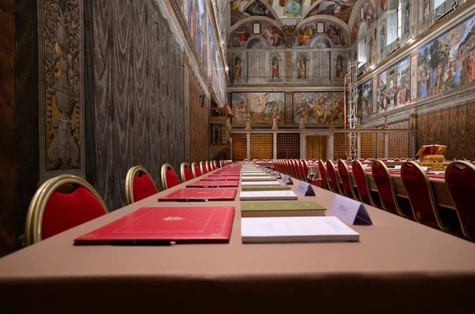 Preparativos en la Capilla Sixtina para el cónclave. Foto: Vatican News.
