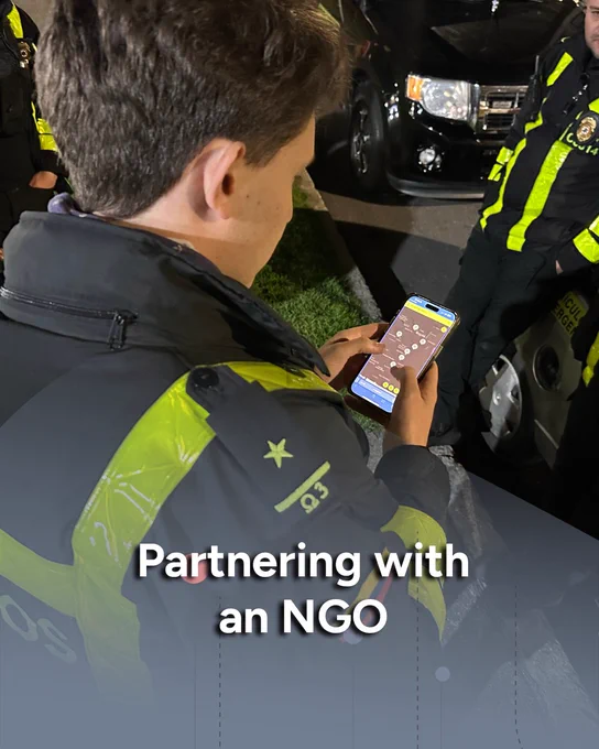 Emergency responders use a Mapify-powered mobile app to visualize real-time incidents during a night shift in Bogotá.

