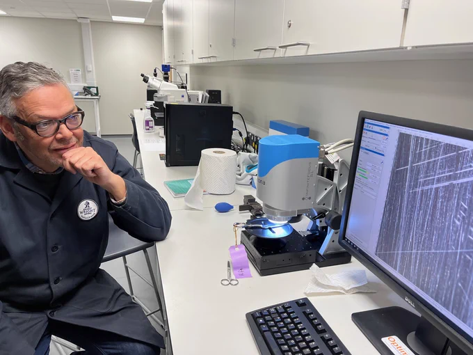 Investigating scissors in a UoS laboratory 