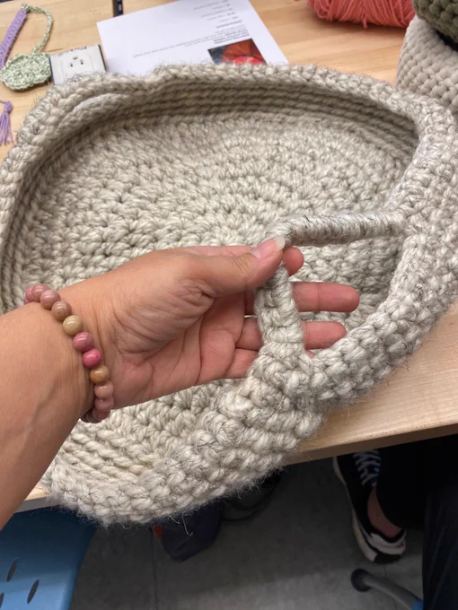 Knitted serving tray holder