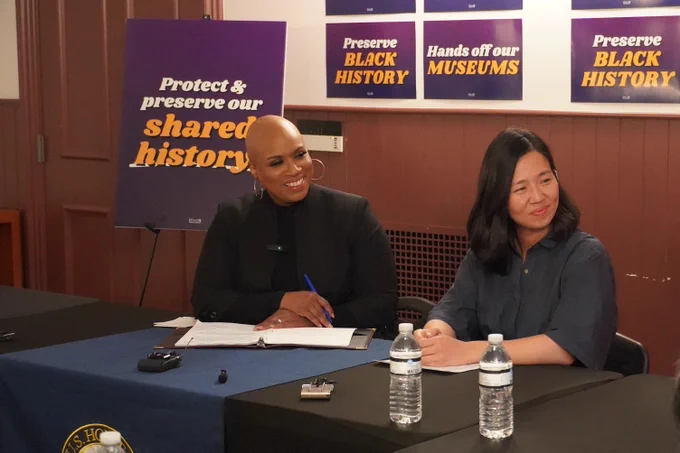 A photo of Rep. Ayanna Pressley and Boston Mayor Michelle Wu. 