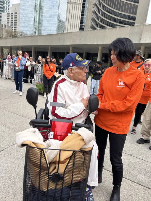 Mayor Olivia Chow chats with a WWII veteran.