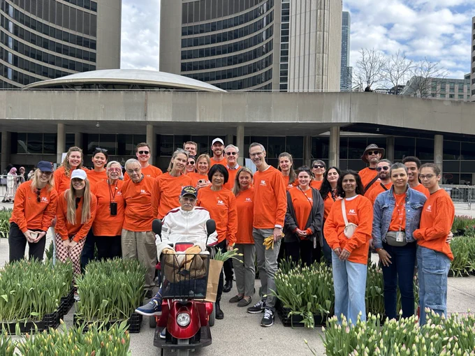 Mayor Olivia Chow with volunteers z