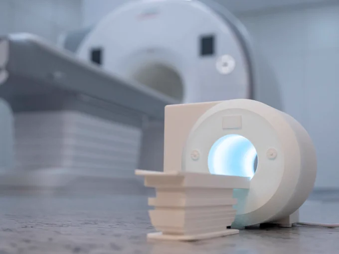 Prototype of mini-MRI scanner created by Fraunhofer MEVIS in front of a standard MRI scanner 