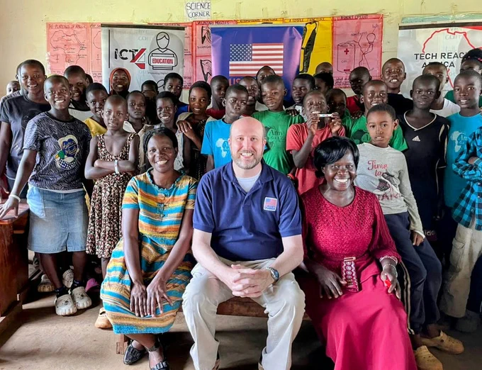 Ambassador Popp visits U.S. Exchange Alumnus Ntende Baker, along with students and their teachers, at the TechReachAfrica mobile computer labs.