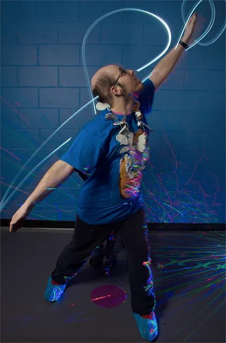 An artist performing a light painting, Bling 2025.
Photo : Christopher Spencer. French: Un artiste fait une peinture lumineuse, Bling 2025. Photo : Christopher Spencer