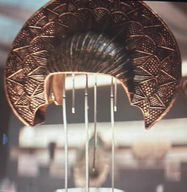 Padmé AotC headdress in Luthen’s shop in ANDOR