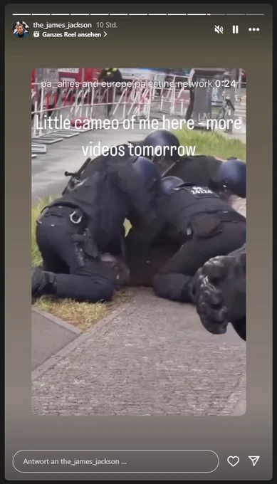 James Jackson in einer Instagram-Story. Teilt einen Beitrag von pa_allies und europe.palestine.network. Im Video hauen 4 Cops auf eine Person am Boden ein. Dazu eingeblendet von Jackson "Little cameo of me here - more videos tomorrow"