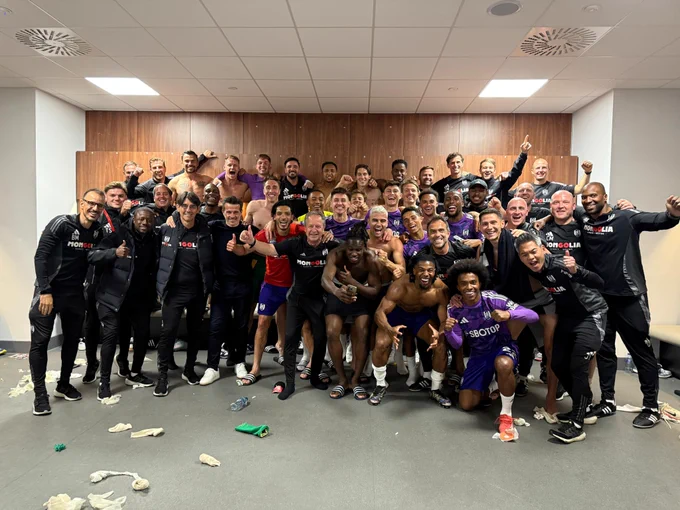 Photo from the dressing room of the Fulham team celebrating the 3-2 win against Brentford, which broke the club's Premier League point record.