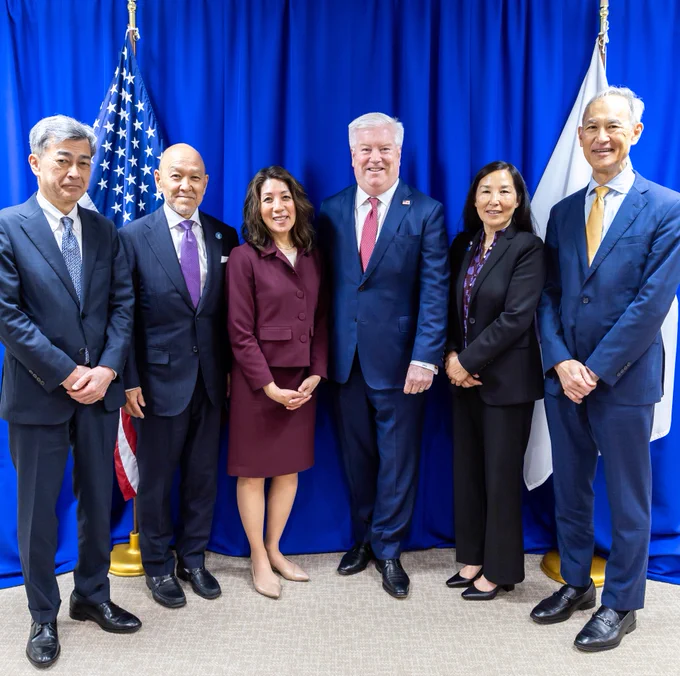 Ambassador George Glass meets USJC President & CEO Audrey Yamamoto and USJC leaders Mark Ikeno, Mark Okada, Sachi Hamai, and Frederick Katayama.
