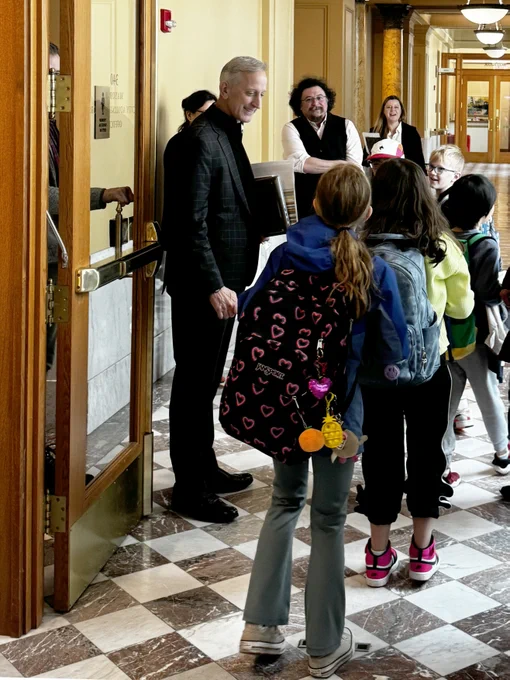 Photo of Mayor Wilson meeting young people at City Hall from Forest Park Elementary School during a tour organized by Urban Tour Group