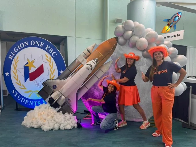 #BlastOff into amazing learning…orange hats and a fun crowd are always included!🚀✨✨✨