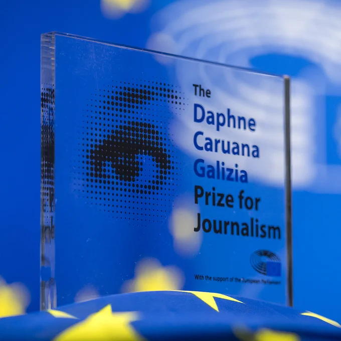 Visual of the Daphne Caruana Galizia Prize for Journalism with the EU flag visible in the foreground.