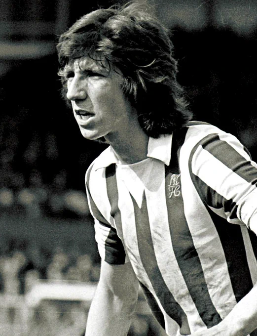 The legendary Paul Mariner in action for Argyle.