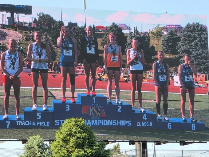 Darnell_Podium