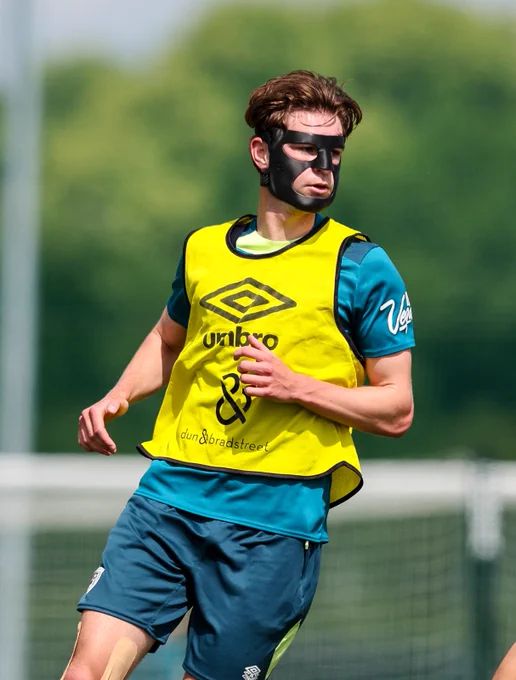 Alex Scott in his mask to help him continue to play after his fractured jaw.