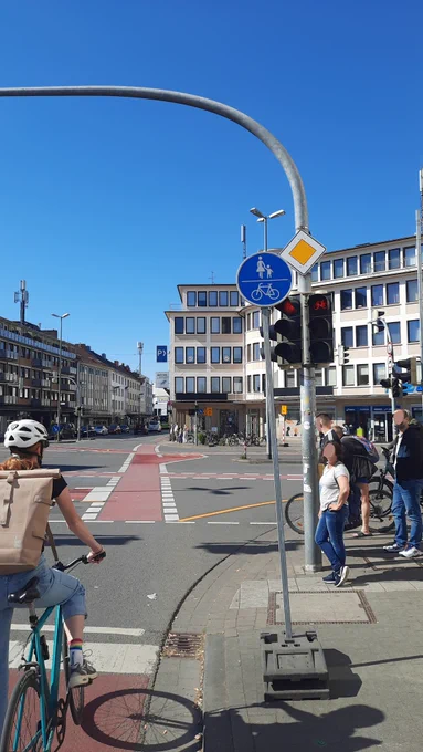 VZ 240 auf dem Radweg Iburger Straße/ Rosenplatz Richtung Innenstadt. Weder der Geh-, noch der Radweg sind hier durch die Baustelle beeinträchtigt.