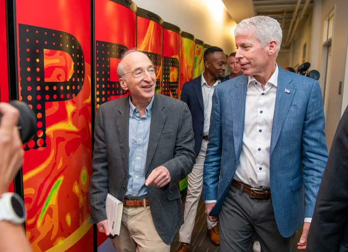 Energy Secretary Chris Wright (right) meets with Saul Perlmutter, Senior Faculty Physicist, Franklin and Karen Dabby Chair, UC Berkeley Professor of Physics and 2011 Nobel Laureate in Physics, at Lawrence Berkeley National Laboratory (Berkeley Lab), 05/29/2025.