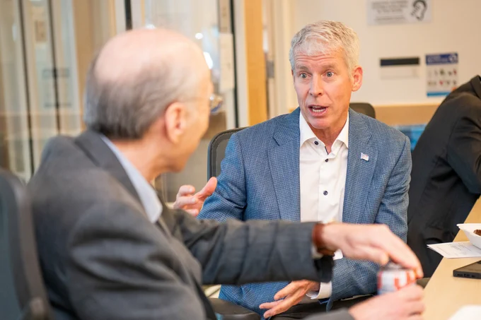 Energy Secretary Chris Wright (right) meets with Saul Perlmutter, Senior Faculty Physicist, Franklin and Karen Dabby Chair, UC Berkeley Professor of Physics and 2011 Nobel Laureate in Physics, at Lawrence Berkeley National Laboratory (Berkeley Lab), 05/29/2025.