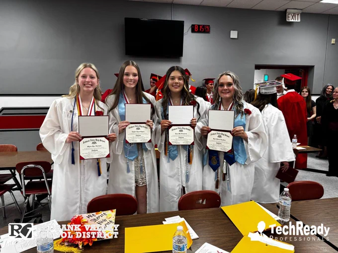 🎓 Congrats Redbank Valley High School Class of 2025 from New Bethlehem, PA! ❤️🤍 We’re so proud!

📸 Photos by Liz Harmon & Ayla Nolan of TechReady Professionals & RedbankValley.org 🗞 See The Leader-Vindicator for details! 

#ClassOf2025 #Graduation #HighSchool #NewBethlehem #RedbankValley