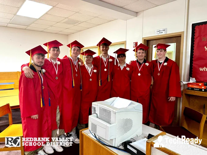 🎓 Congrats Redbank Valley High School Class of 2025 from New Bethlehem, PA! ❤️🤍 We’re so proud!

📸 Photos by Liz Harmon & Ayla Nolan of TechReady Professionals & RedbankValley.org 🗞 See The Leader-Vindicator for details! 

#ClassOf2025 #Graduation #HighSchool #NewBethlehem #RedbankValley