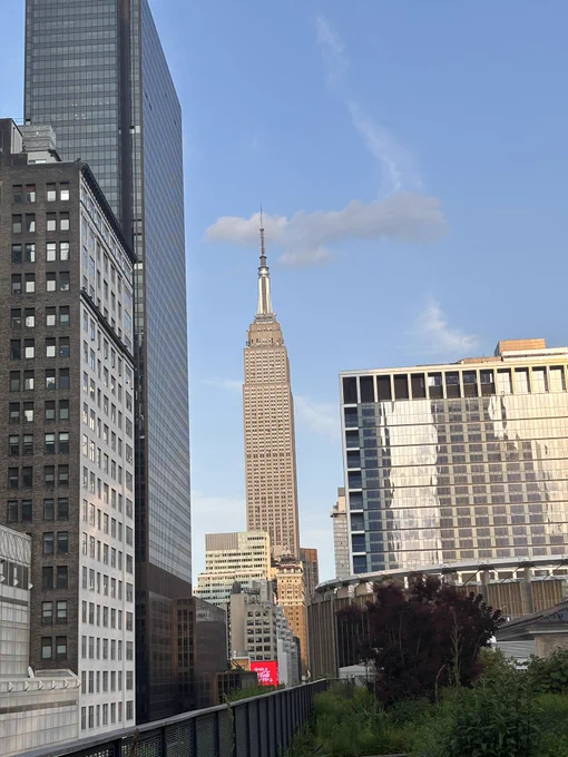 A view of the Empire State Bldg in NYC
