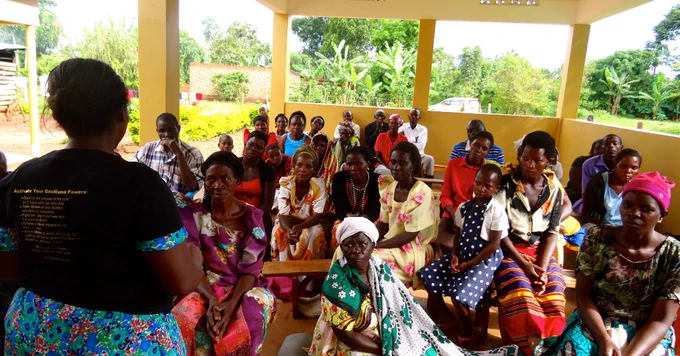 OneMama Staff Instructing community on health issues.
