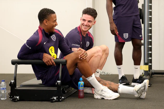 Declan Rice and Ezri Konsa in the gym at training camp in Spain