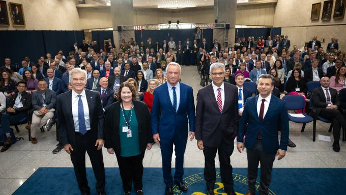 CMS Administrator, Dr. Mehmet Oz with HHS Secretary, Robert F. Kennedy, Jr., FDA Administrator, Dr. Martin Makary, NIH Director, Jay Bhattacharya, and acting DOGE Administrator, Amy Gleason.