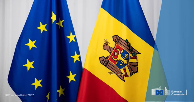 Photo of the EU and Moldova flag. 