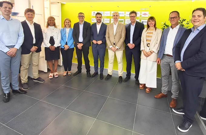 El secretari general Pol Gibert juntament amb Xavier Roca Ramon, Director General d'Indústria el es reuneix amb l’Associació d’empreses químiques de Tarragona (AEQT)
Fotografia cedida per l’Associació d’Empreses Químiques de Tarragona