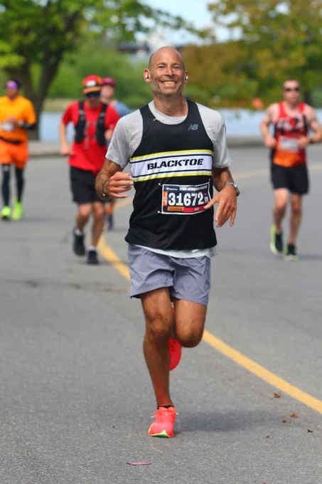 Happy Global Run Day!
I Felt so Good, like Anything was Possible
iRun editor Ben Kaplan takes the Nike Vaporfly 4 for a spin at the @OttawaRaceWknd  Marathon.
Read how, here: https://irun.ca/at-the-races/race-and-shoe-review-tamarack-ottawa-race-weekend-and-nike-vaporfly-4/