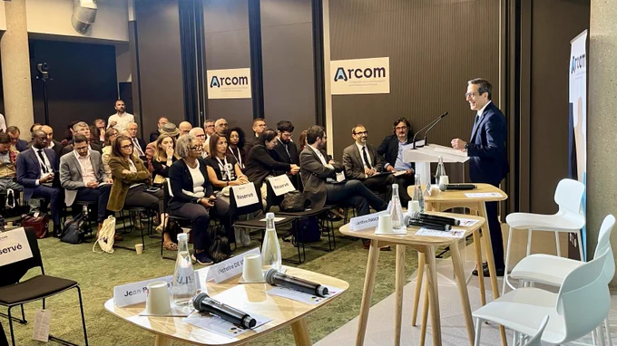 Martin Ajdari, président de l’Arcom, ouvre la troisième édition des Assises de la radio.